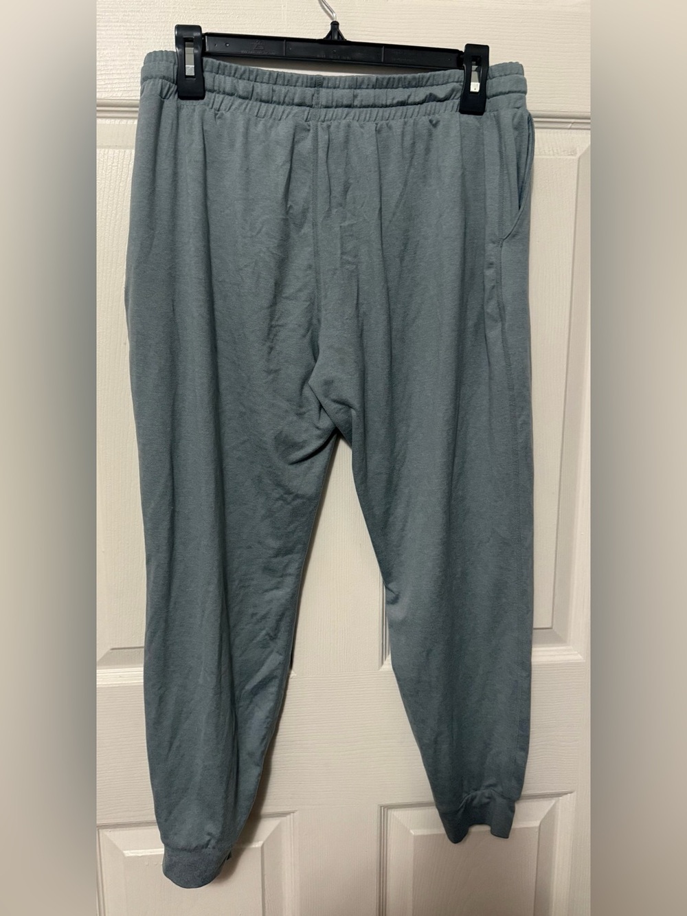Vuori Light Blue Performance Jogger size medium - Picture 3 of 4